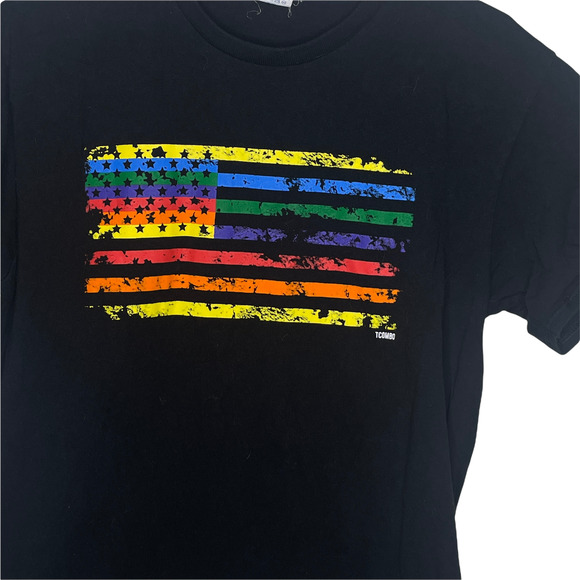 TCombo Rainbow Neon Black Crewneck American Flag Graphic T Shirt Size Medium - Picture 2 of 3